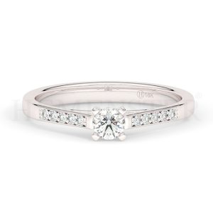 Anillo de compromiso de oro blanco con diamantes