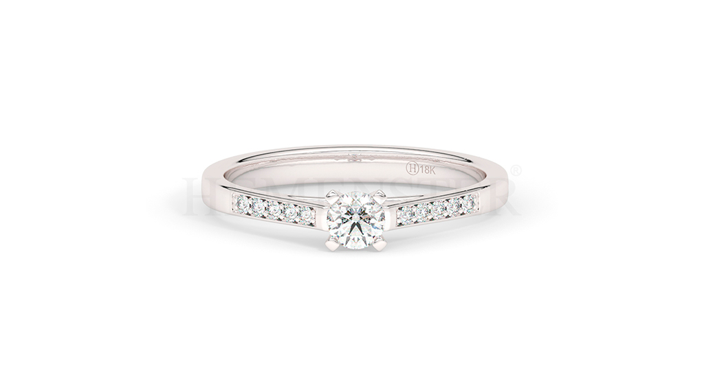 Anillo de compromiso de oro blanco con diamantes