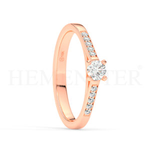 Anillo de compromiso de oro rosa con diamantes