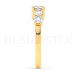 Anillo de compromiso de oro con diamantes
