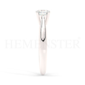 Anillo de compromiso de oro blanco con diamantes