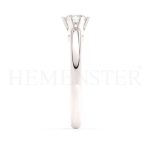 Anillo de compromiso de oro blanco con diamantes