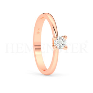 Anillo de compromiso de oro rosa con diamantes