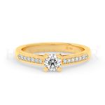 Anillo de compromiso de oro con diamantes