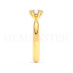 Anillo de compromiso de oro con diamantes
