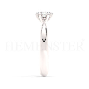 Anillo de compromiso de oro blanco con diamantes