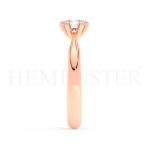 Anillo de compromiso de oro rosa con diamantes