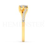 Anillo de compromiso de oro con diamantes