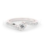 Anillo de compromiso de oro blanco con diamantes