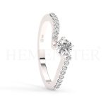 Anillo de compromiso de oro blanco con diamantes