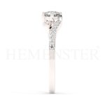 Anillo de compromiso de oro blanco con diamantes