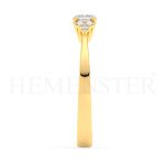 Anillo de compromiso de oro con diamantes