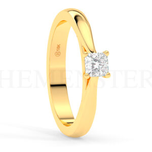 Anillo de compromiso de oro con diamantes