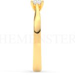 Anillo de compromiso de oro con diamantes