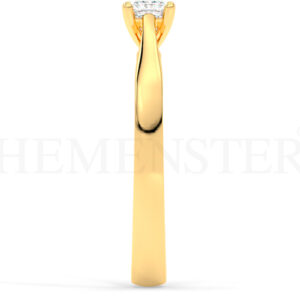 Anillo de compromiso de oro con diamantes