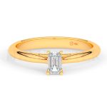 Anillo de compromiso de oro con diamantes