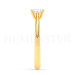 Anillo de compromiso de oro con diamantes