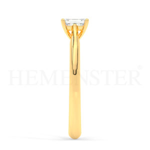 Anillo de compromiso de oro con diamantes