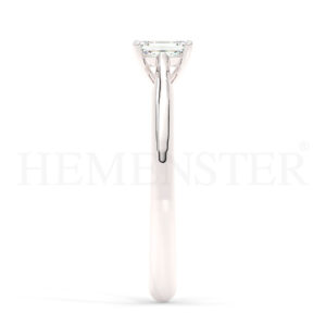 Anillo de compromiso de oro blanco con diamantes