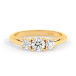 Anillo de compromiso de oro con diamantes