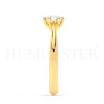 Anillo de compromiso de oro con diamantes