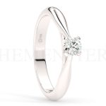 Anillo de compromiso de oro blanco con diamantes