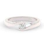 Anillo de compromiso de oro blanco con diamantes