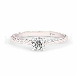 Anillo de compromiso de oro blanco con diamantes