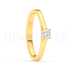 Anillo de compromiso de oro con diamantes