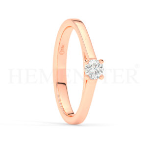 Anillo de compromiso de oro rosa con diamantes