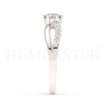Anillo de compromiso de oro blanco con diamantes