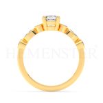 Anillo de compromiso de oro con diamantes