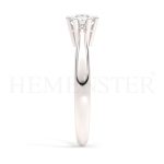 Anillo de compromiso de oro blanco con diamantes
