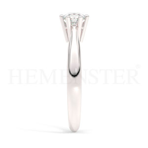 Anillo de compromiso de oro blanco con diamantes