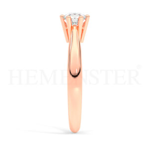 Anillo de compromiso de oro rosa con diamantes