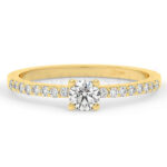 Anillos de compromiso de oro con diamantes