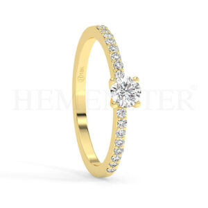 Anillos de compromiso de oro con diamantes