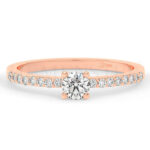 Anillos de compromiso de oro con diamantes
