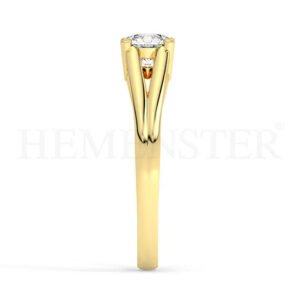 Anillos de compromiso de oro con diamantes