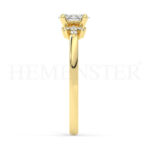 Anillos de compromiso de oro con diamantes