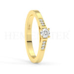 Anillos de compromiso de oro con diamantes