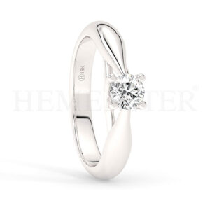 Anillos de compromiso de oro con diamantes