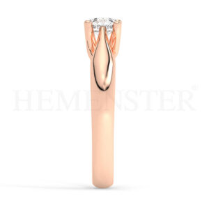 Anillos de compromiso de oro con diamantes