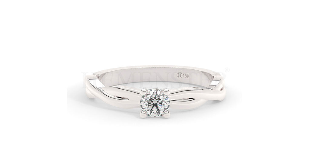 Anillos de compromiso de oro con diamantes