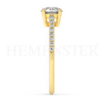 Anillos de compromiso de oro con diamantes