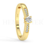 Anillos de compromiso de oro con diamantes