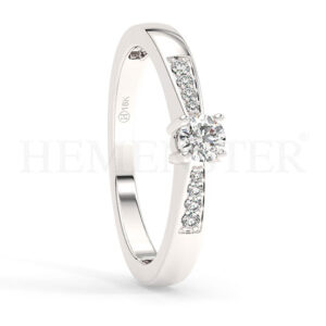 Anillos de compromiso de oro con diamantes