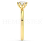Anillos de compromiso de oro con diamantes