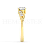 Anillos de compromiso de oro con diamantes