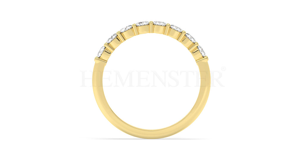 Anillo de oro con diamantes